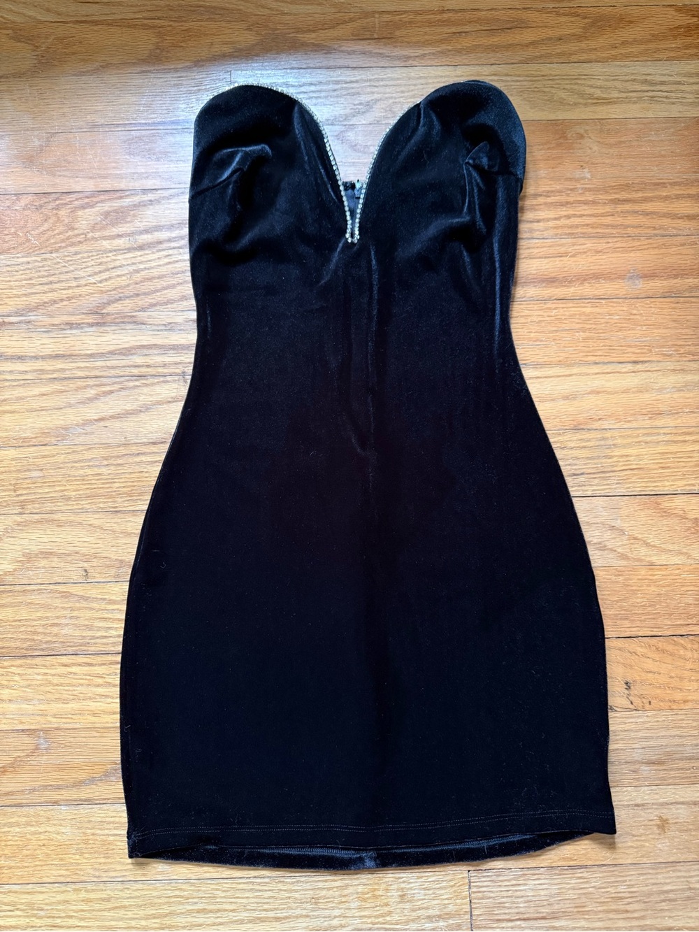 Windsor Black Strapless Velvet Sweetheart Mini Dress with Beaded Front